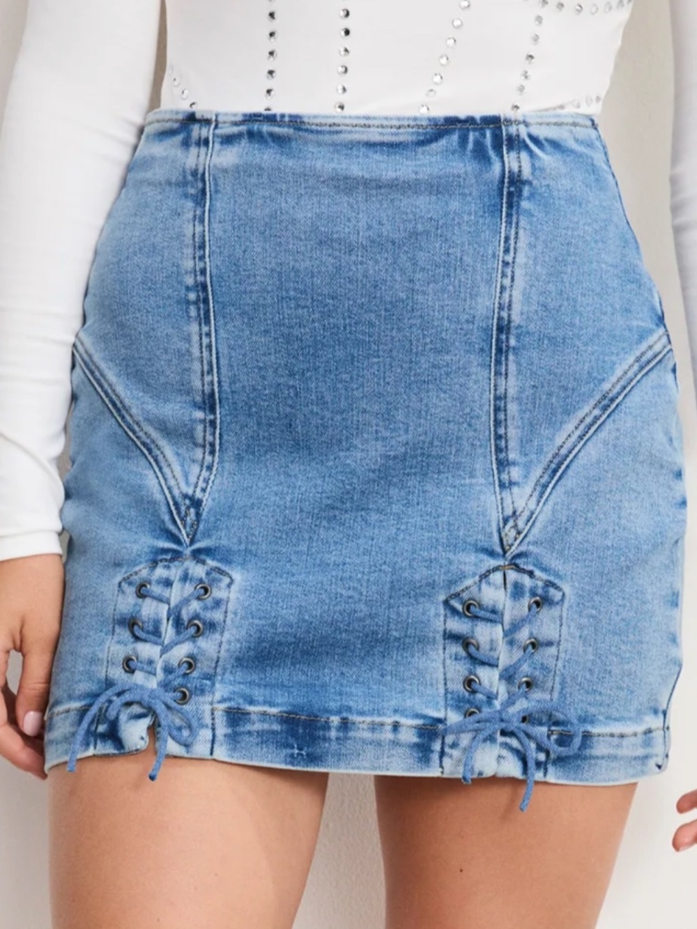 Good American Women's Dolly Joleans Lace-Up Mini Jean Skirt